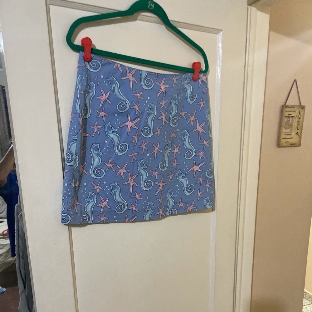Vineyard Vines adorable star fish skirt in size 8